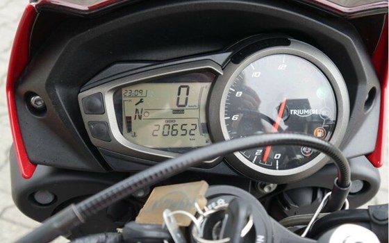 Gebrauchtmotorrad Triumph Street Triple S - Bild 12