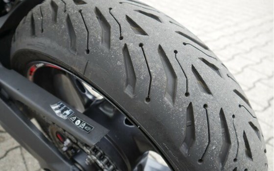 Gebrauchtmotorrad Triumph Street Triple S - Bild 17