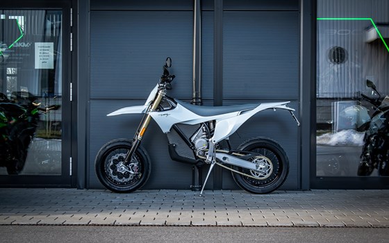 Gebrauchtmotorrad Stark Future Varg SM - Bild 5