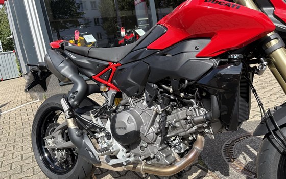 Gebrauchtmotorrad Ducati Hypermotard V2 - Bild 11