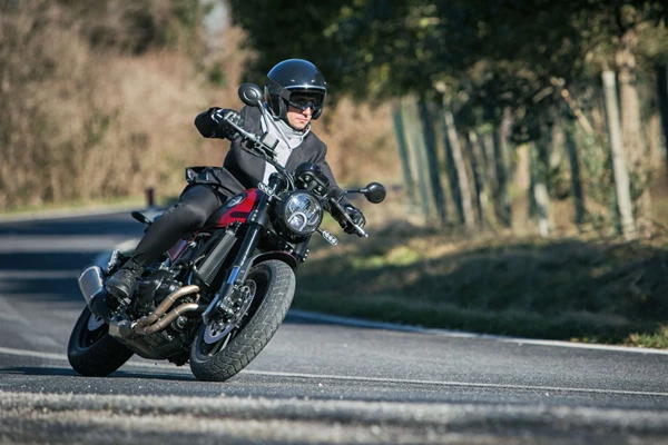 Benelli Leoncino 500 (rot) - Bild 4