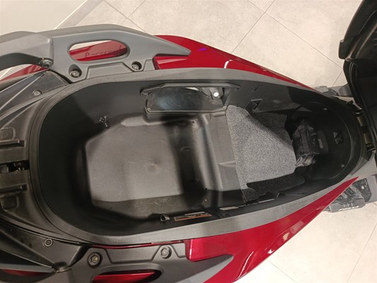 Honda Forza 350 (rot) - Bild 3