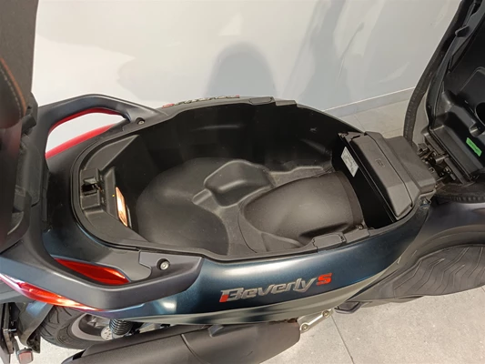 Piaggio Beverly 400 (schwarz) - Bild 3