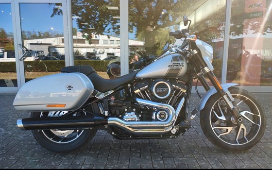 Gebrauchtmotorrad Harley-Davidson Softail Sport Glide FLSB - Bild 1