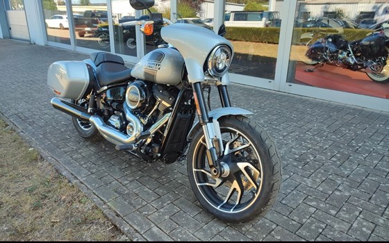 Gebrauchtmotorrad Harley-Davidson Softail Sport Glide FLSB - Bild 2