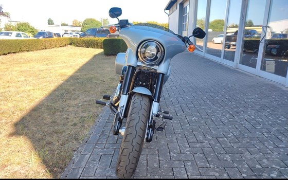 Gebrauchtmotorrad Harley-Davidson Softail Sport Glide FLSB - Bild 3