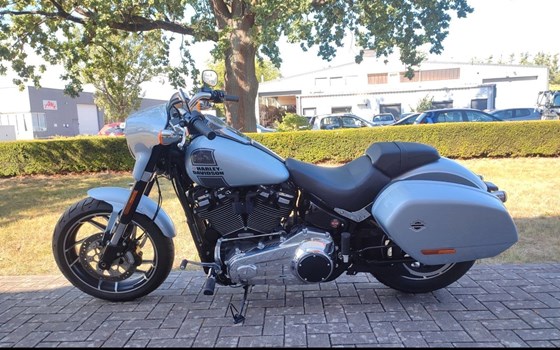 Gebrauchtmotorrad Harley-Davidson Softail Sport Glide FLSB - Bild 5