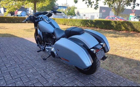 Gebrauchtmotorrad Harley-Davidson Softail Sport Glide FLSB - Bild 6