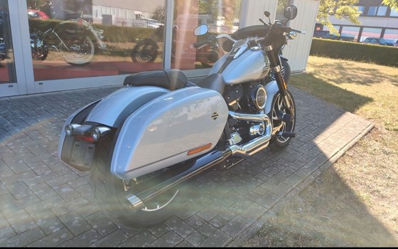 Gebrauchtmotorrad Harley-Davidson Softail Sport Glide FLSB - Bild 8