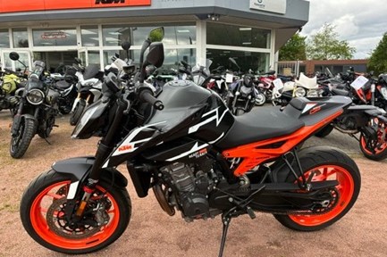 KTM 890 Duke GP
