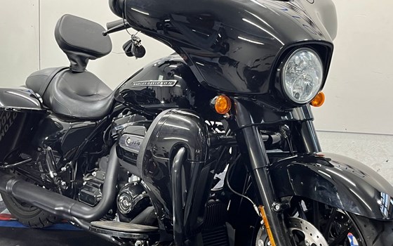 Gebrauchtmotorrad Harley-Davidson Touring Street Glide Special FLHXS - Bild 2