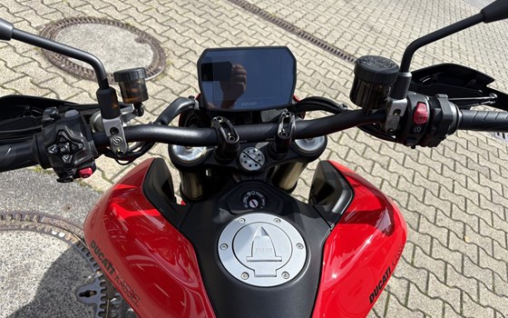 Gebrauchtmotorrad Ducati Hypermotard V2 - Bild 4