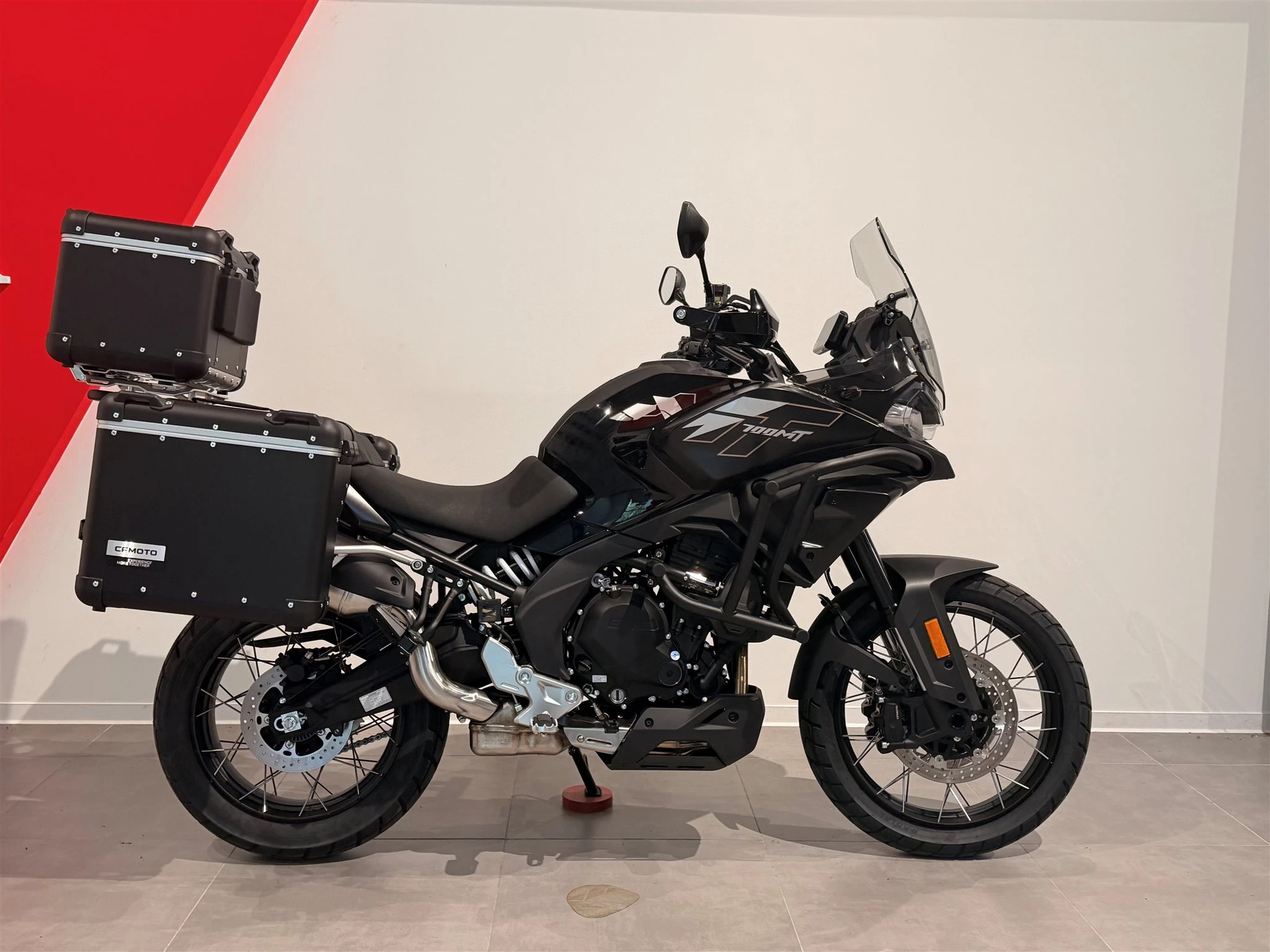 CFMOTO 700MT