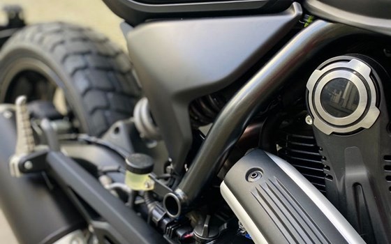 Gebrauchtmotorrad Ducati Scrambler Icon Dark - Bild 6