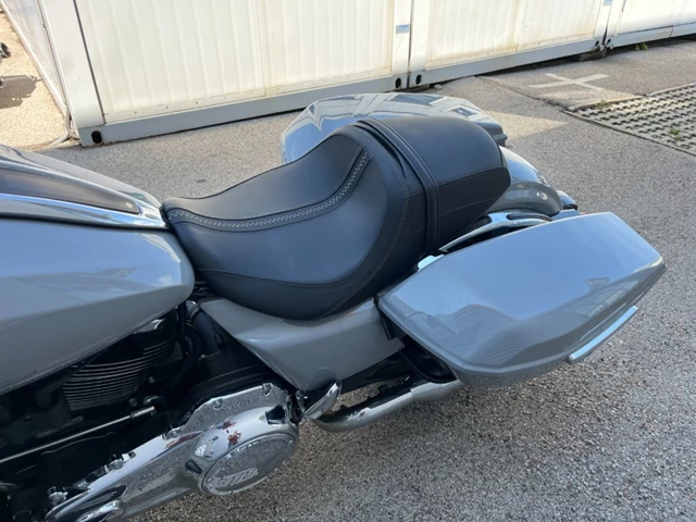 Harley-Davidson Road Glide FLTRX (grau) - Bild 11