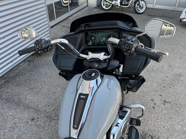 Harley-Davidson Road Glide FLTRX (grau) - Bild 5
