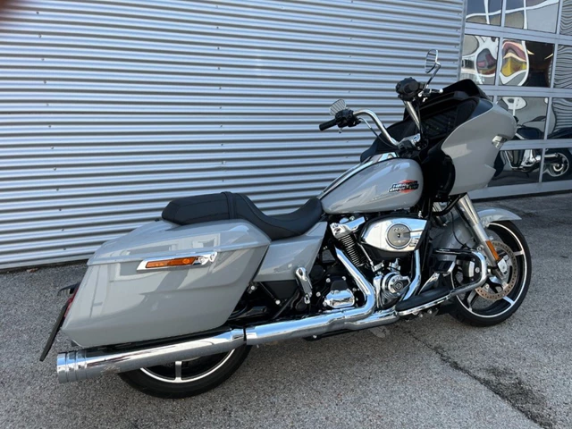 Harley-Davidson Road Glide FLTRX (grau) - Bild 7