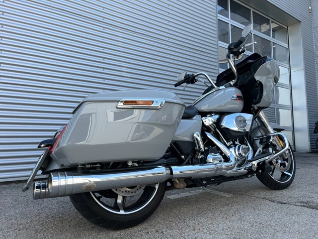 Harley-Davidson Road Glide FLTRX (grau) - Bild 8