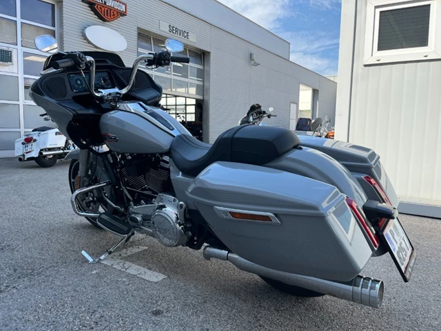 Harley-Davidson Road Glide FLTRX (grau) - Bild 9