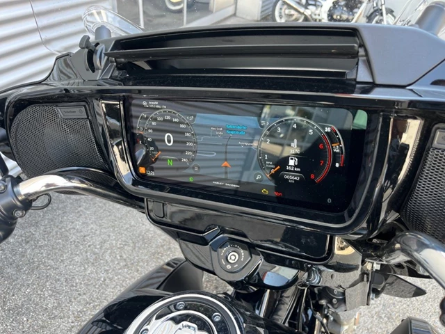 Harley-Davidson Street Glide Limited FLHXL (schwarz) - Bild 13