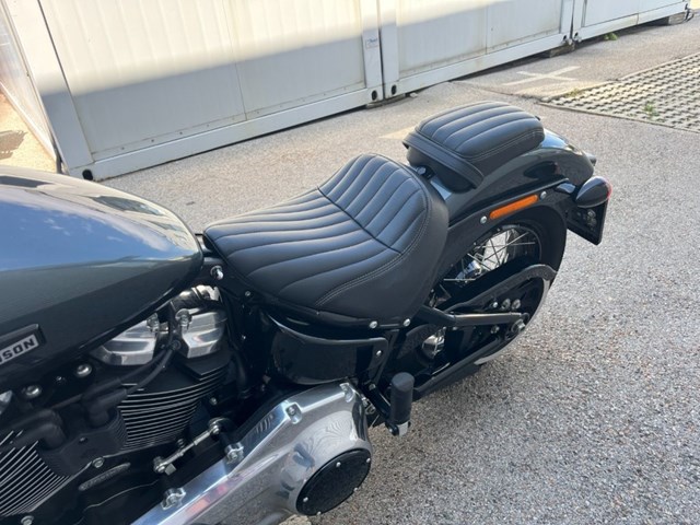 Harley-Davidson Street Bob 117 (grau) - Bild 11