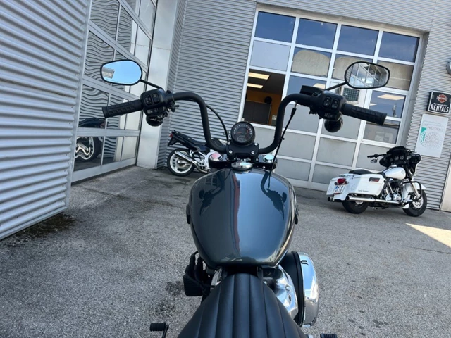 Harley-Davidson Street Bob 117 (grau) - Bild 12