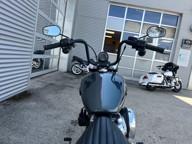 Harley-Davidson Street Bob 117 (grau) - Bild 12