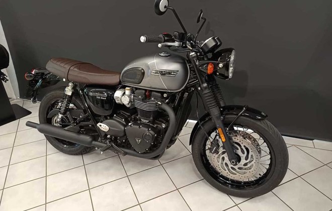 Triumph Bonneville T120 Black