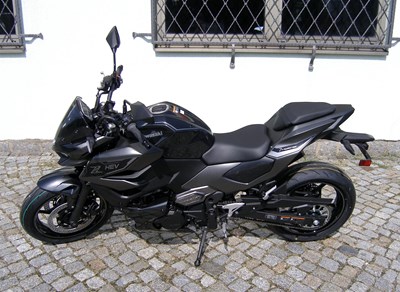 Z7 Hybrid