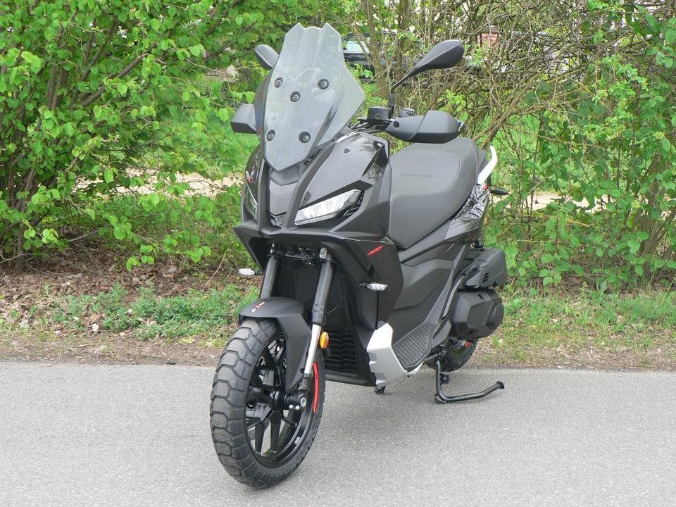 Aprilia SR GT 400