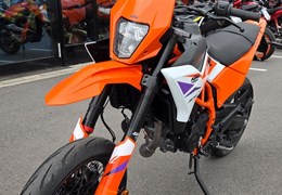 Neumotorrad KTM 390 SMC R