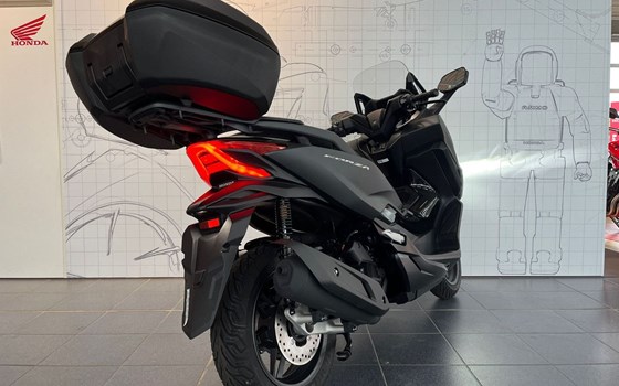 Gebrauchtmotorrad Honda Forza 125 - Bild 3