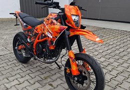 Neumotorrad KTM 390 SMC R