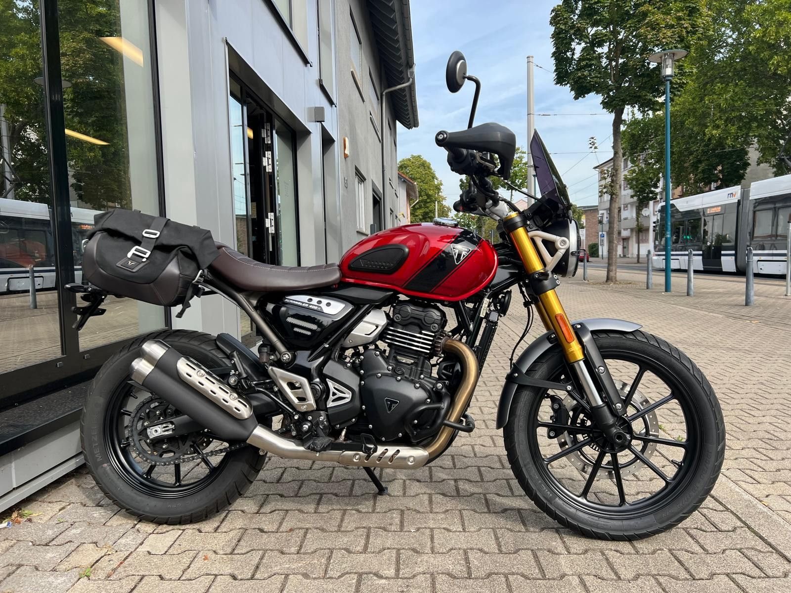 Triumph Scrambler 400 X
