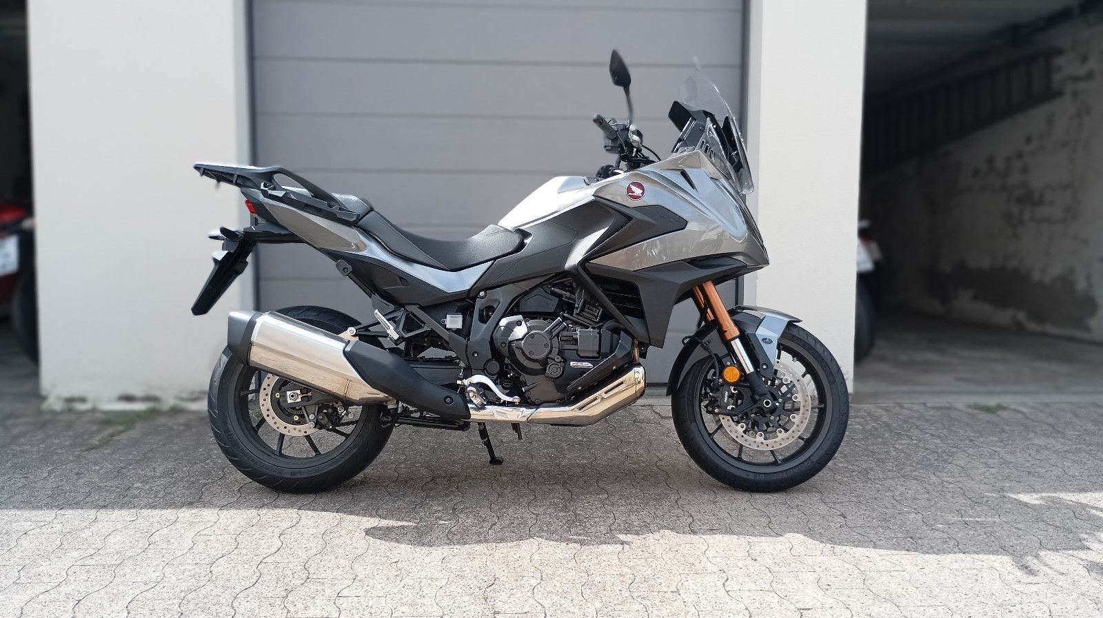 Honda NT1100 DCT Electronic Suspension