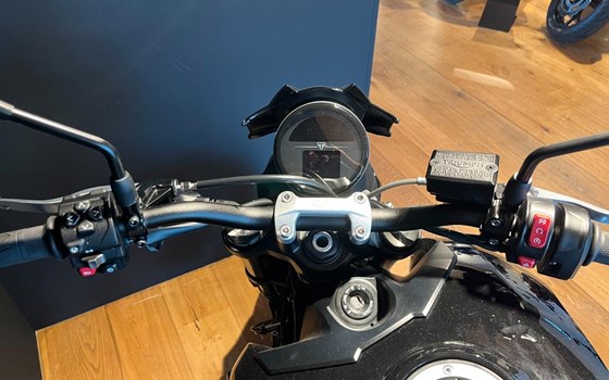 Gebrauchtmotorrad Triumph Trident 800 - Bild 4