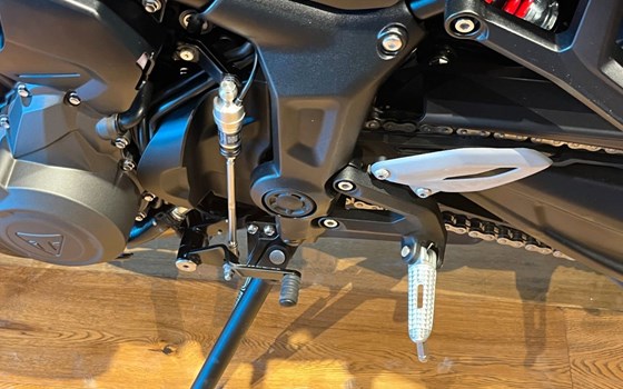 Gebrauchtmotorrad Triumph Trident 800 - Bild 6
