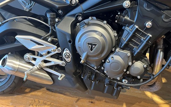 Gebrauchtmotorrad Triumph Street Triple S - Bild 4