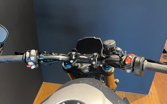 Gebrauchtmotorrad Triumph Speed Triple RS - Bild 5