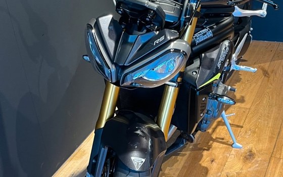 Gebrauchtmotorrad Triumph Speed Triple RS - Bild 9