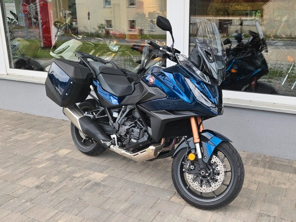Honda NT1100 DCT Electronic Suspension