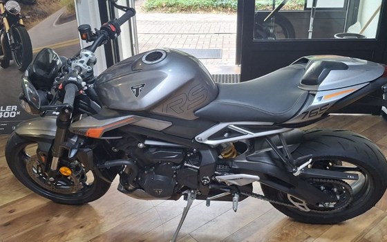 Gebrauchtmotorrad Triumph Street Triple RS - Bild 2