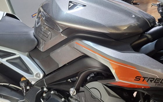 Gebrauchtmotorrad Triumph Street Triple RS - Bild 3
