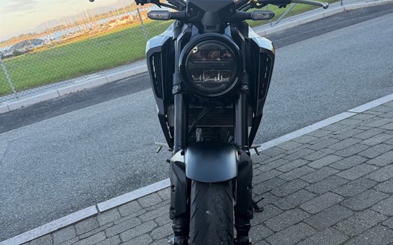 Gebrauchtmotorrad Honda CB125R - Bild 3