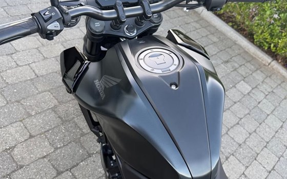 Gebrauchtmotorrad Honda CB125R - Bild 4