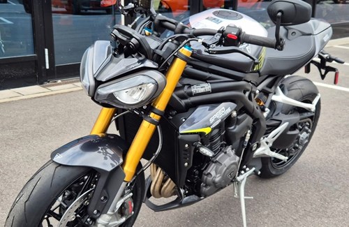 Gebrauchtmotorrad Triumph Speed Triple 1200 RS