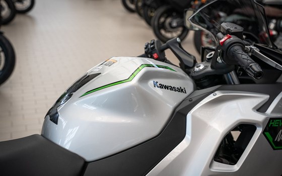 Neufahrzeug Kawasaki Ninja 7 Hybrid - Bild 8