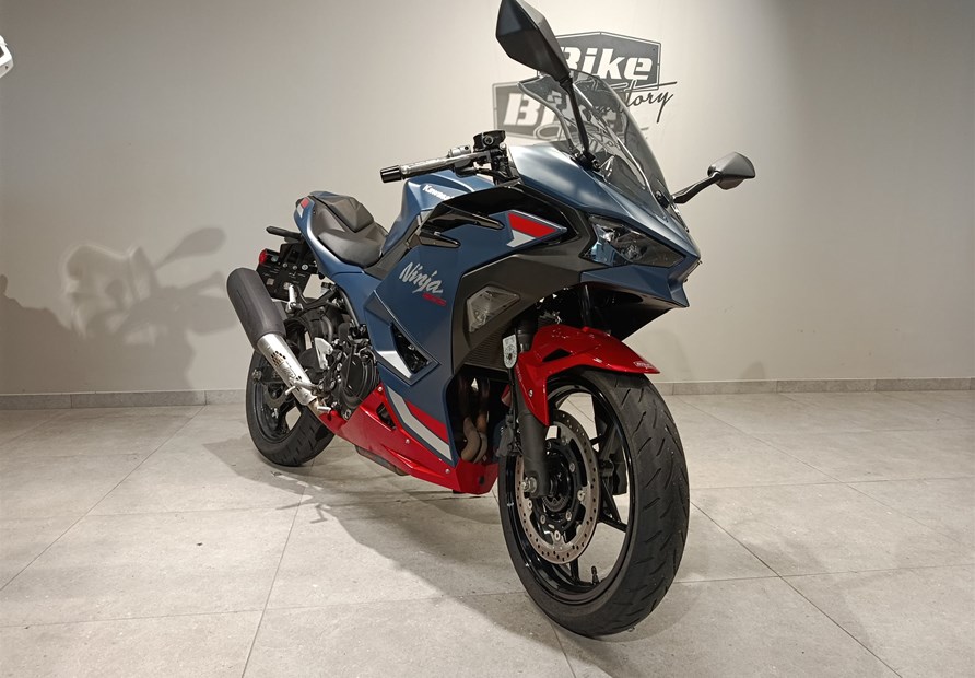 Kawasaki Ninja 500 SE (BU1 blau und rot)