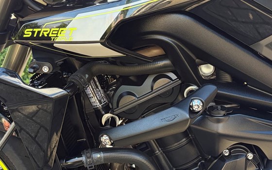 Gebrauchtmotorrad Triumph Street Triple 765 RS - Bild 11