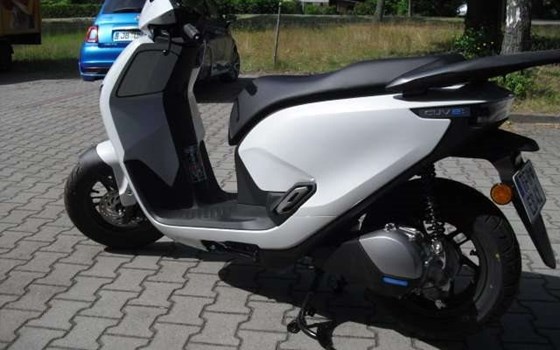 Gebrauchtmotorrad Honda CUV e: - Bild 4